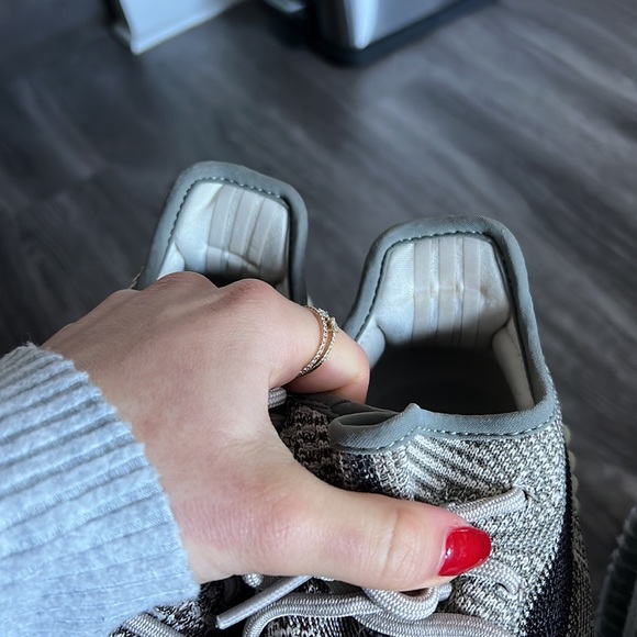 Unisex brown/grey yeezy’s - Picture 6 of 7